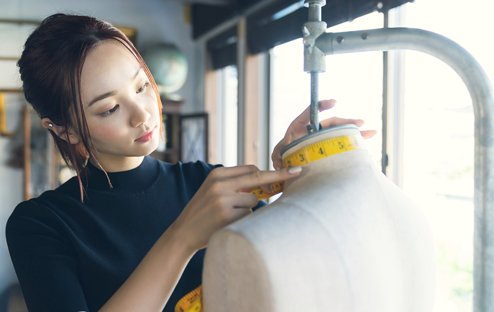 ファッションデザイナーの様子