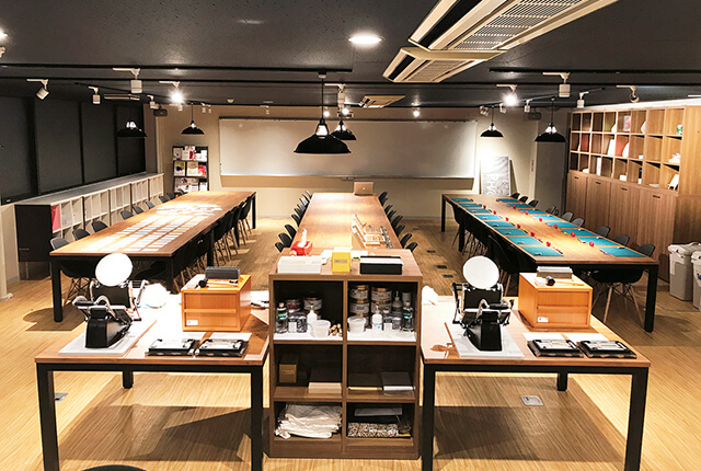 ゼロからグラフィックデザインを学べる